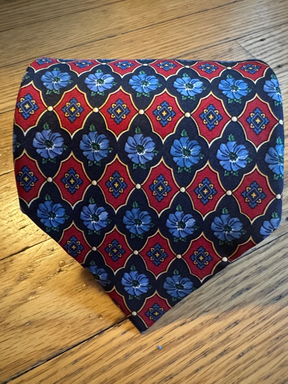  Fendi Men’s Silk Tie Red Blue Floral Medallion Made in Italy